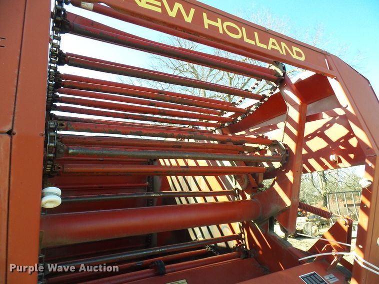 image for item DC2758 1986 New Holland 853  round baler