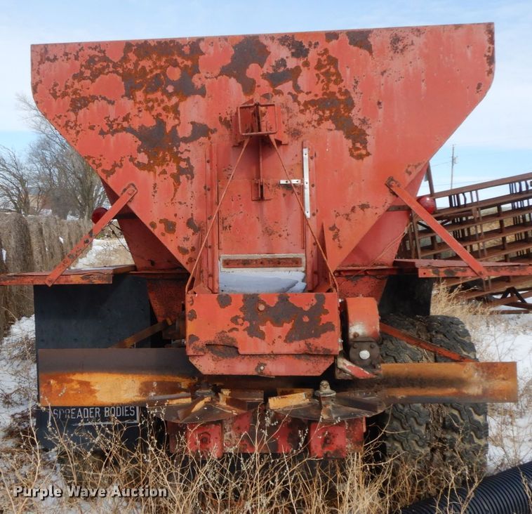 image for item DF6333 1975 Chevrolet C60  applicator truck