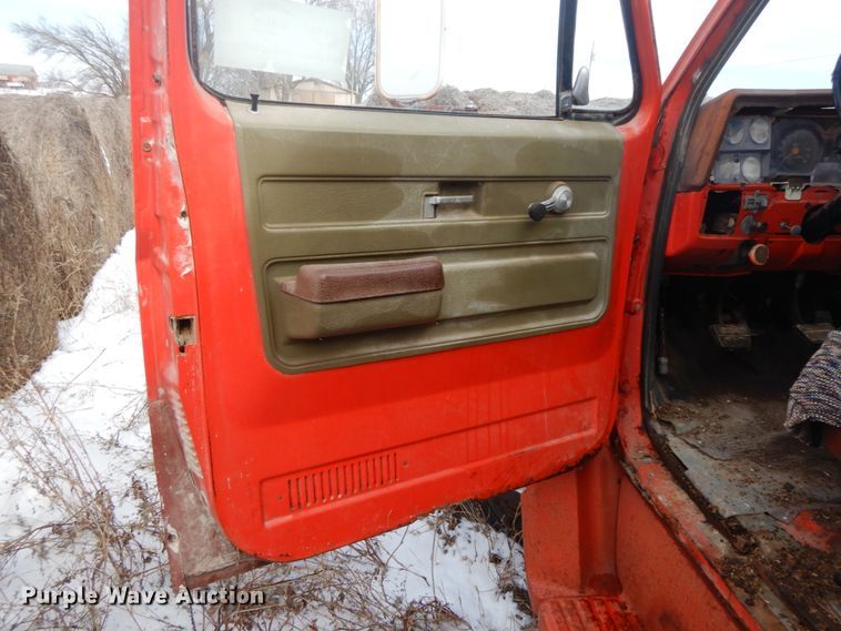 image for item DF6333 1975 Chevrolet C60  applicator truck