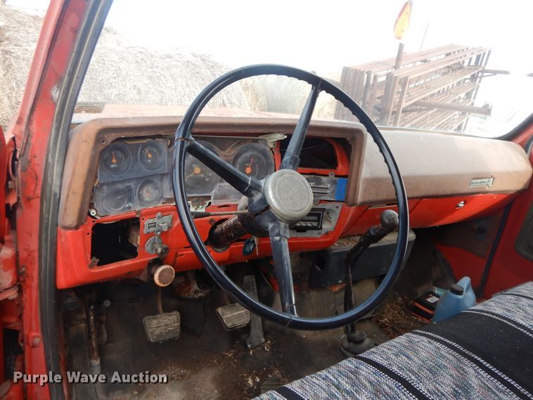 image for item DF6333 1975 Chevrolet C60  applicator truck