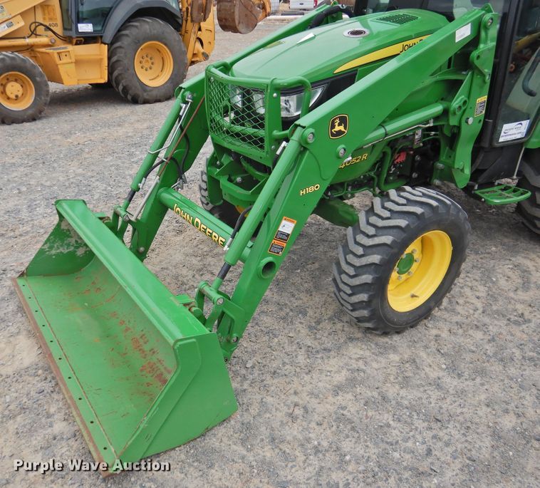image for item DG1612 2017 John Deere 4052R  MFWD tractor
