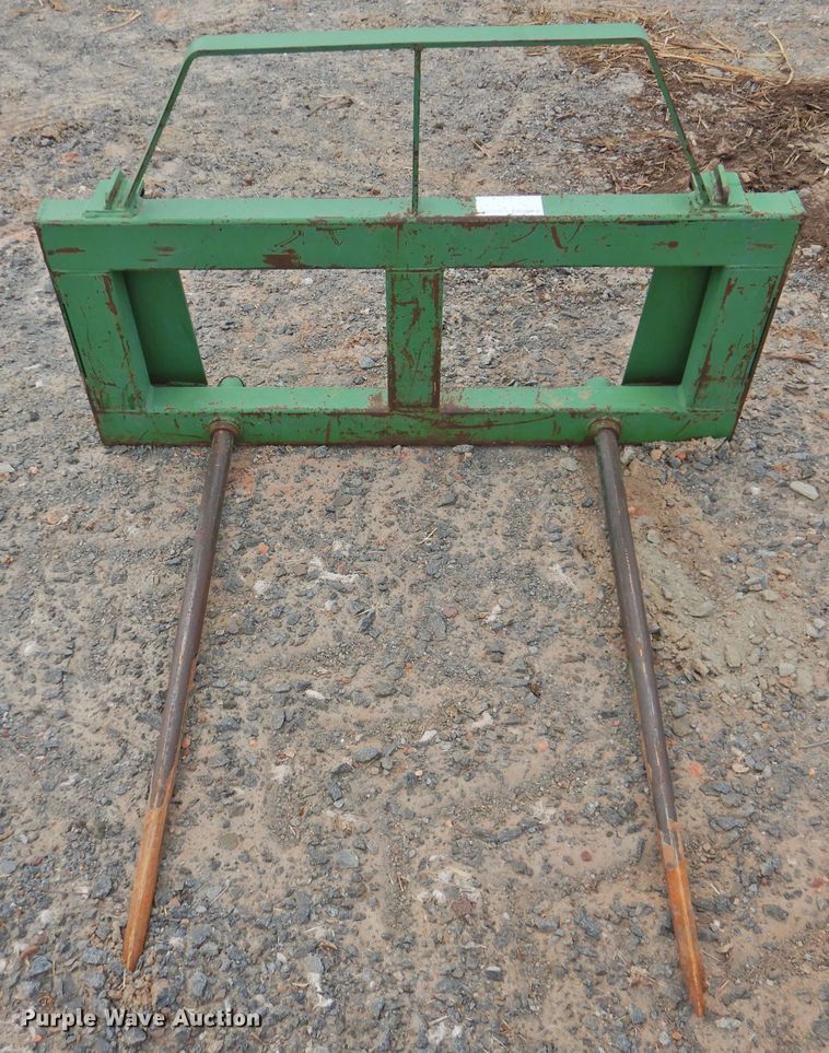 image for item DG1612 2017 John Deere 4052R  MFWD tractor