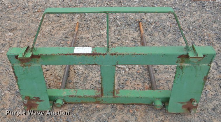 image for item DG1612 2017 John Deere 4052R  MFWD tractor