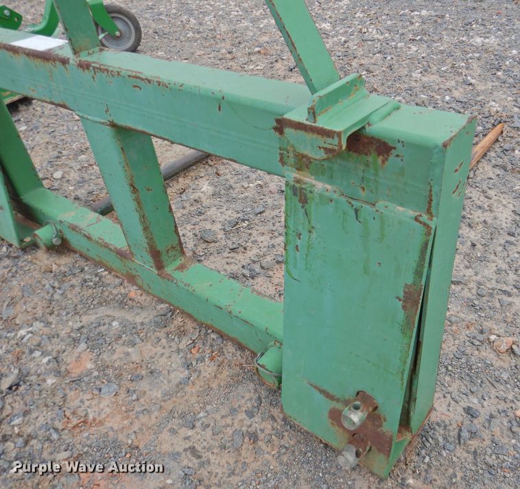 image for item DG1612 2017 John Deere 4052R  MFWD tractor