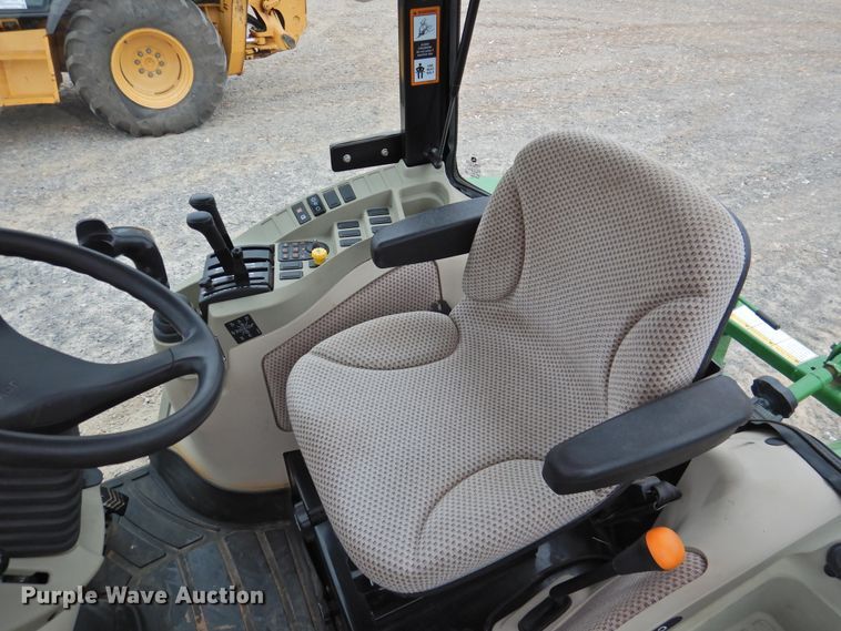 image for item DG1612 2017 John Deere 4052R  MFWD tractor