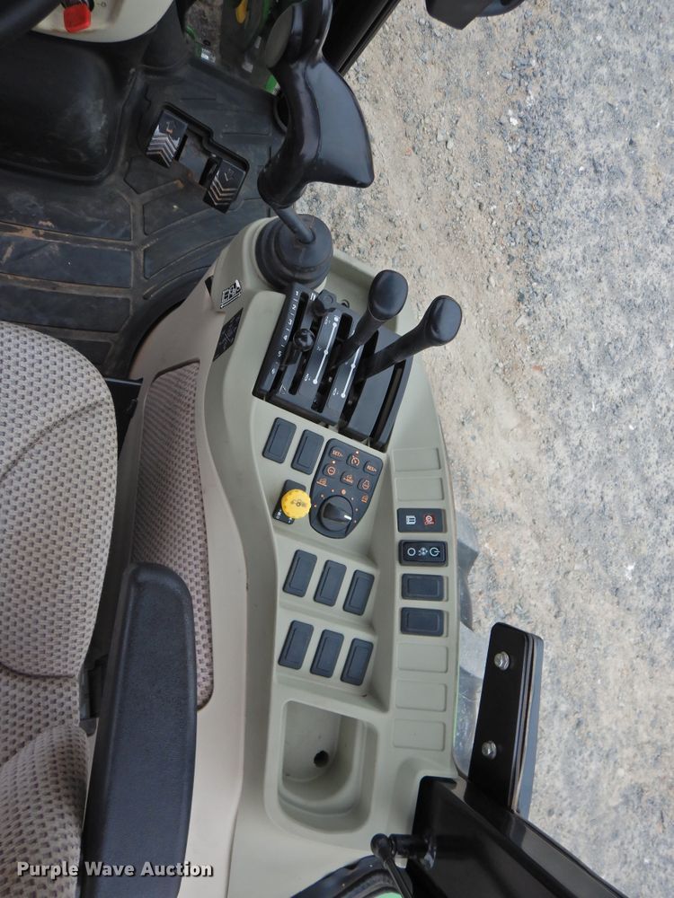 image for item DG1612 2017 John Deere 4052R  MFWD tractor