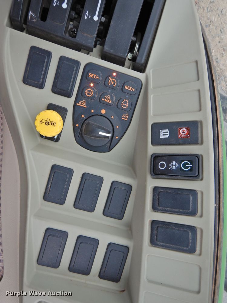 image for item DG1612 2017 John Deere 4052R  MFWD tractor