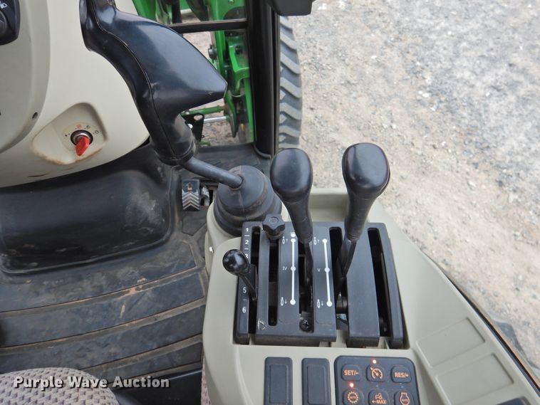 image for item DG1612 2017 John Deere 4052R  MFWD tractor