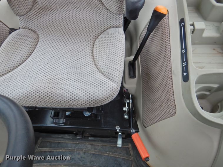 image for item DG1612 2017 John Deere 4052R  MFWD tractor