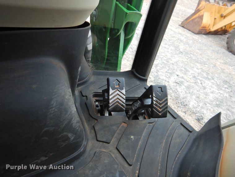 image for item DG1612 2017 John Deere 4052R  MFWD tractor