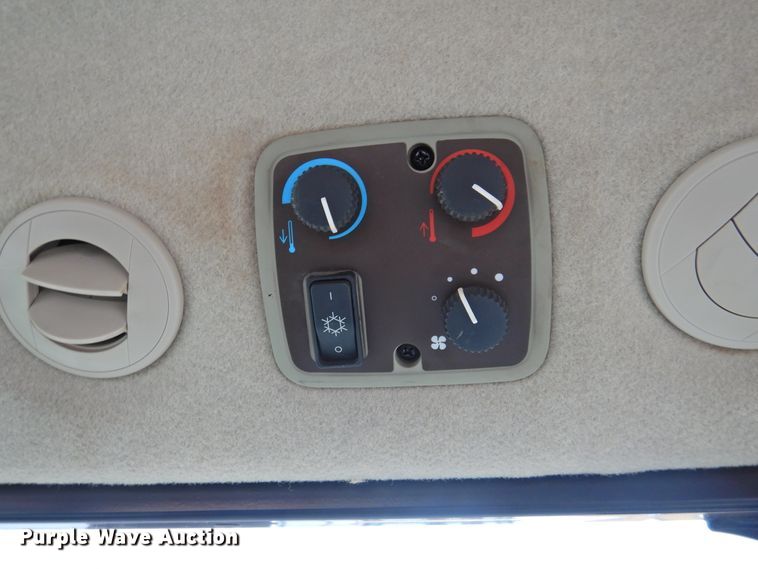 image for item DG1612 2017 John Deere 4052R  MFWD tractor