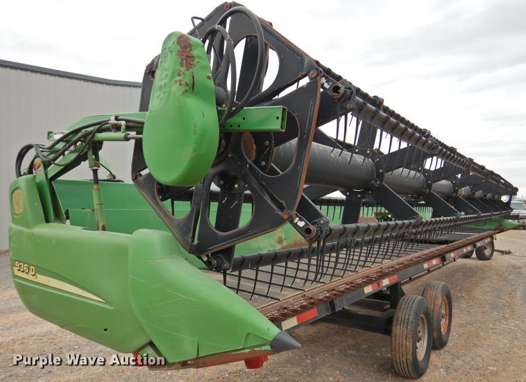 image for item DG1624 John Deere 936D  draper head