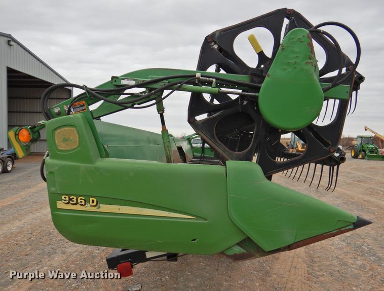 image for item DG1624 John Deere 936D  draper head