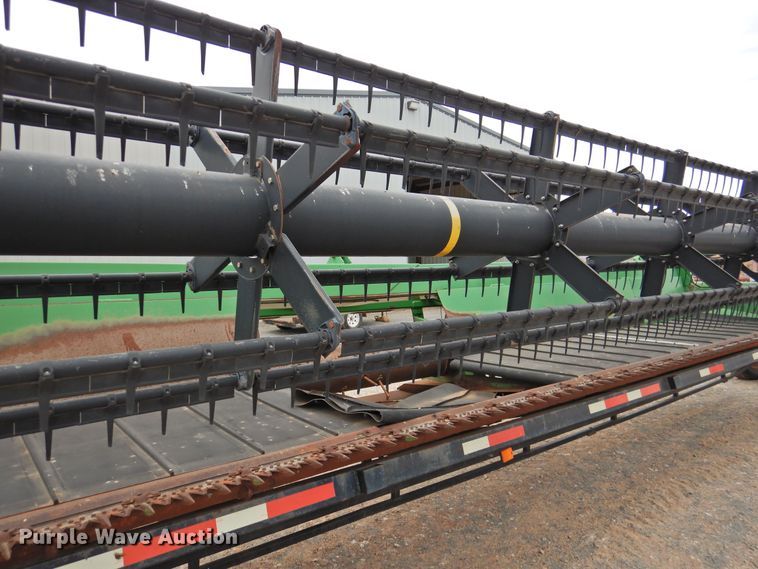 image for item DG1624 John Deere 936D  draper head