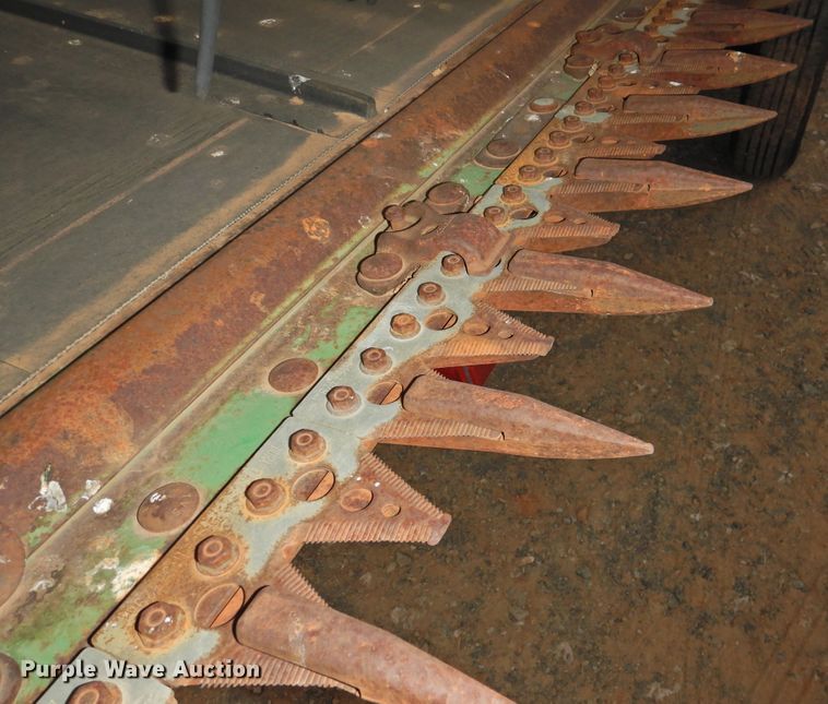 image for item DG1624 John Deere 936D  draper head