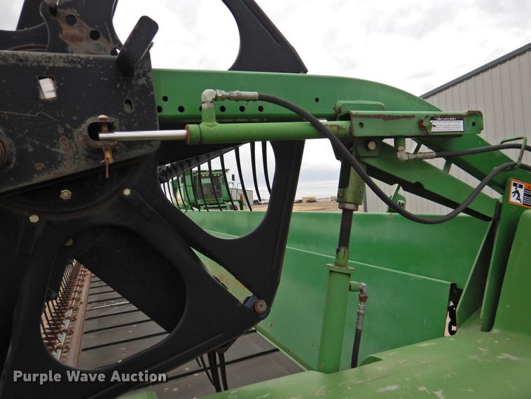 image for item DG1624 John Deere 936D  draper head