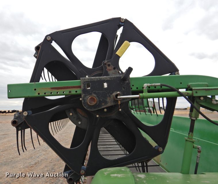 image for item DG1624 John Deere 936D  draper head