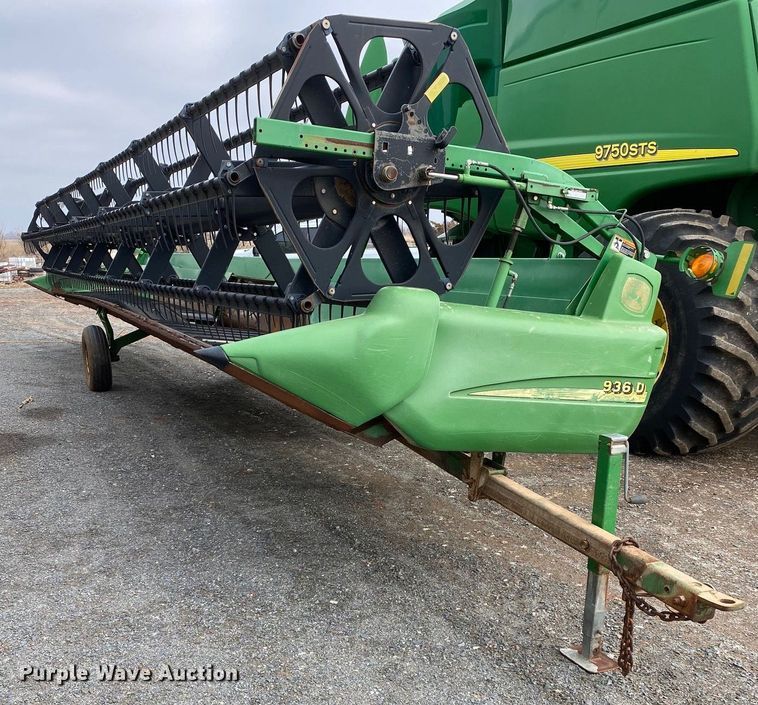 image for item DG1624 John Deere 936D  draper head