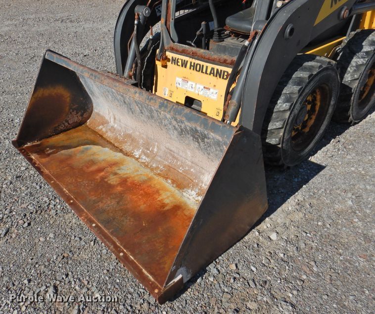 image for item DG1635 New Holland L213  skid steer loader