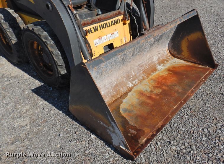 image for item DG1635 New Holland L213  skid steer loader