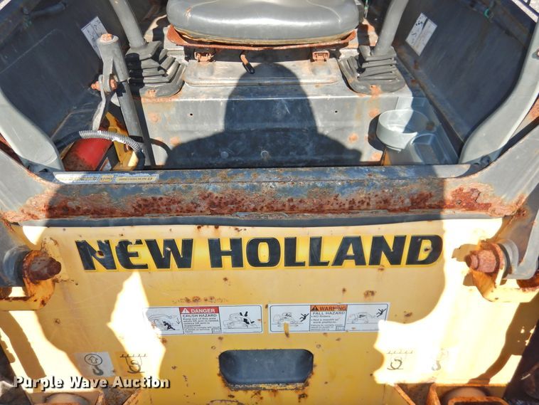 image for item DG1635 New Holland L213  skid steer loader