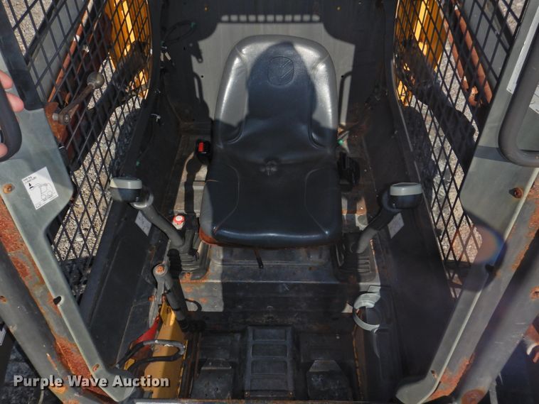 image for item DG1635 New Holland L213  skid steer loader