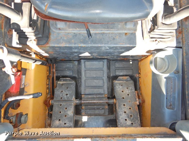 image for item DG1635 New Holland L213  skid steer loader