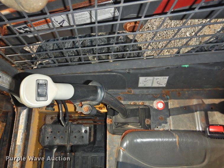 image for item DG1635 New Holland L213  skid steer loader