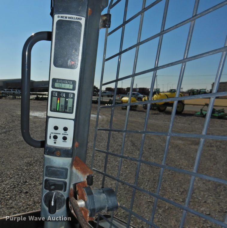 image for item DG1635 New Holland L213  skid steer loader