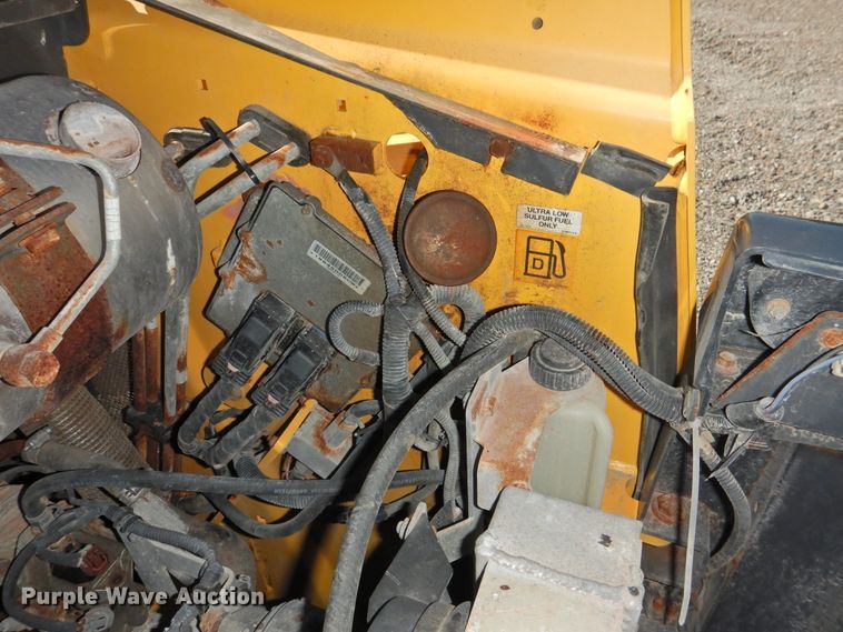 image for item DG1635 New Holland L213  skid steer loader
