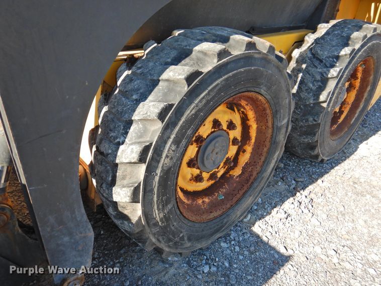 image for item DG1635 New Holland L213  skid steer loader