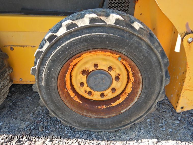 image for item DG1635 New Holland L213  skid steer loader