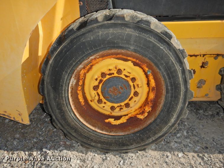 image for item DG1635 New Holland L213  skid steer loader