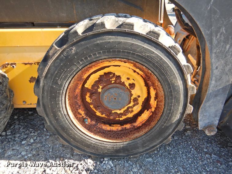 image for item DG1635 New Holland L213  skid steer loader