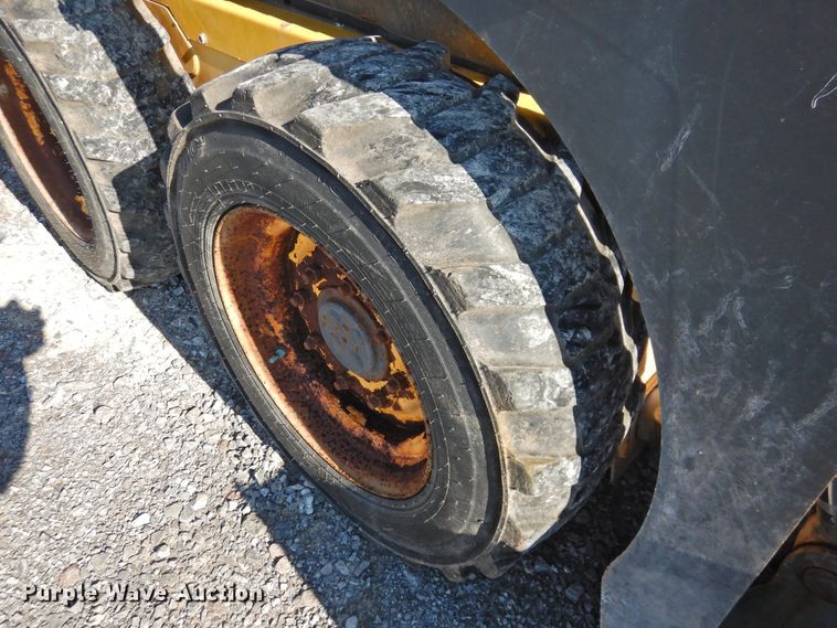 image for item DG1635 New Holland L213  skid steer loader