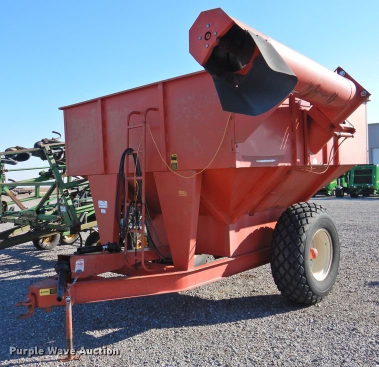 image for item DG1636 UFT 500SA  grain cart