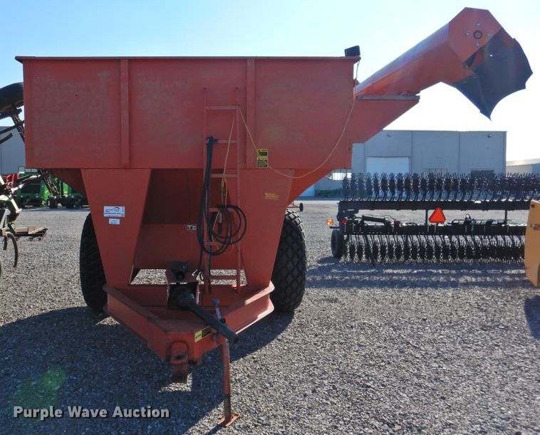 image for item DG1636 UFT 500SA  grain cart