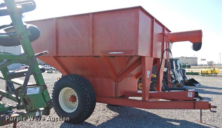 image for item DG1636 UFT 500SA  grain cart