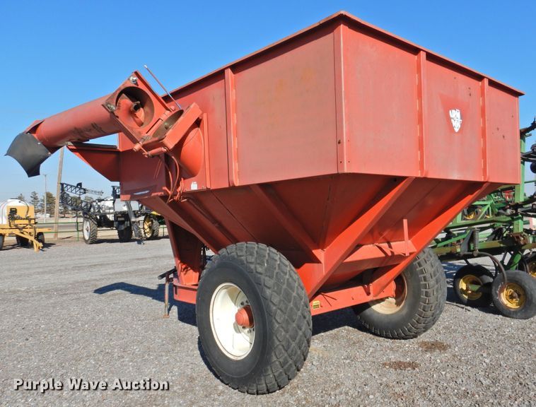 image for item DG1636 UFT 500SA  grain cart