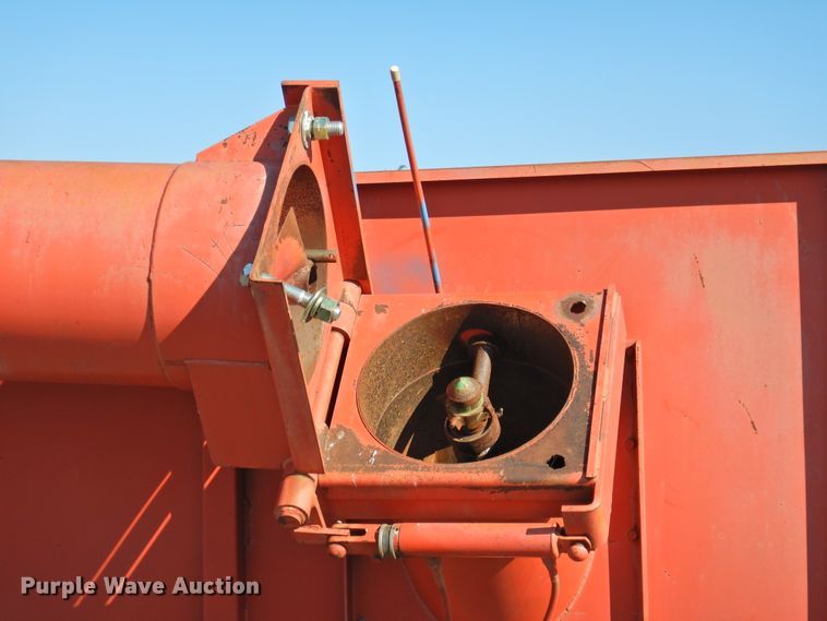 image for item DG1636 UFT 500SA  grain cart