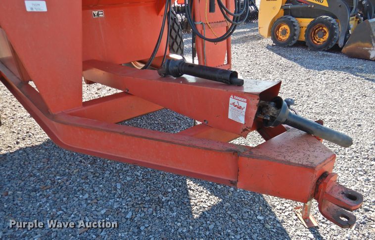 image for item DG1636 UFT 500SA  grain cart