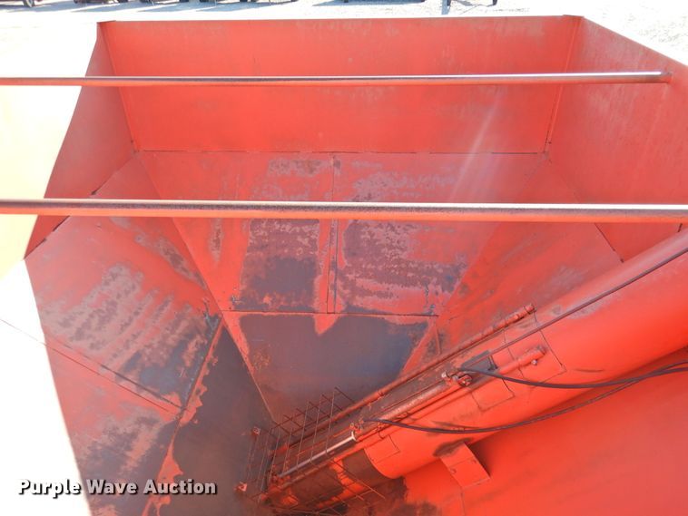 image for item DG1636 UFT 500SA  grain cart