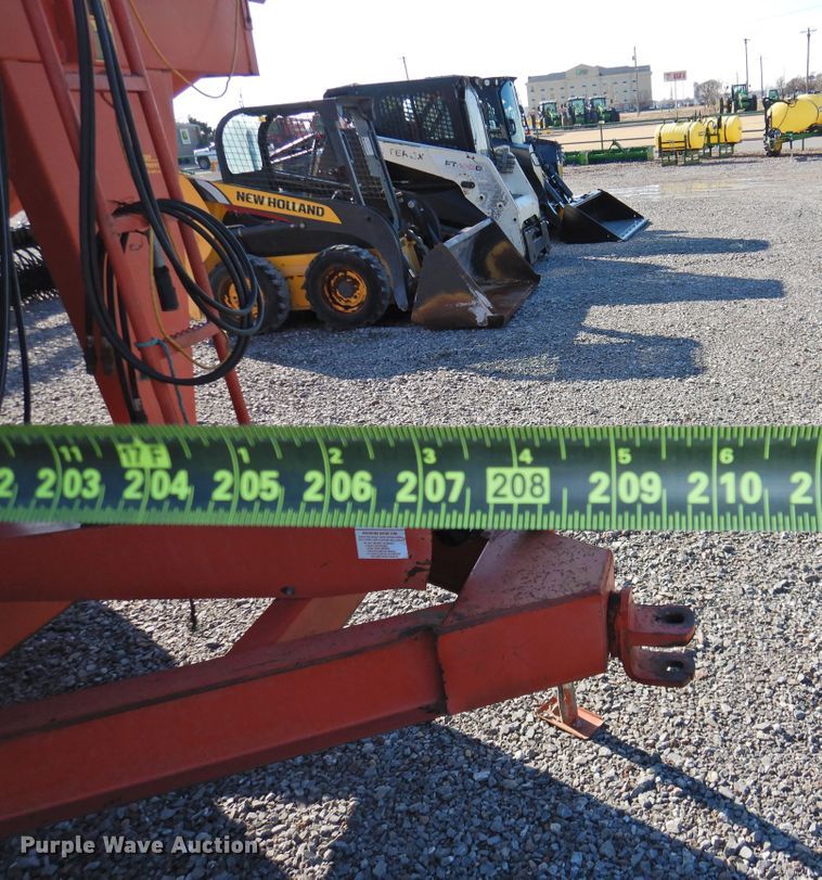 image for item DG1636 UFT 500SA  grain cart