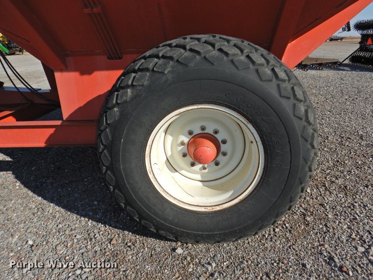 image for item DG1636 UFT 500SA  grain cart