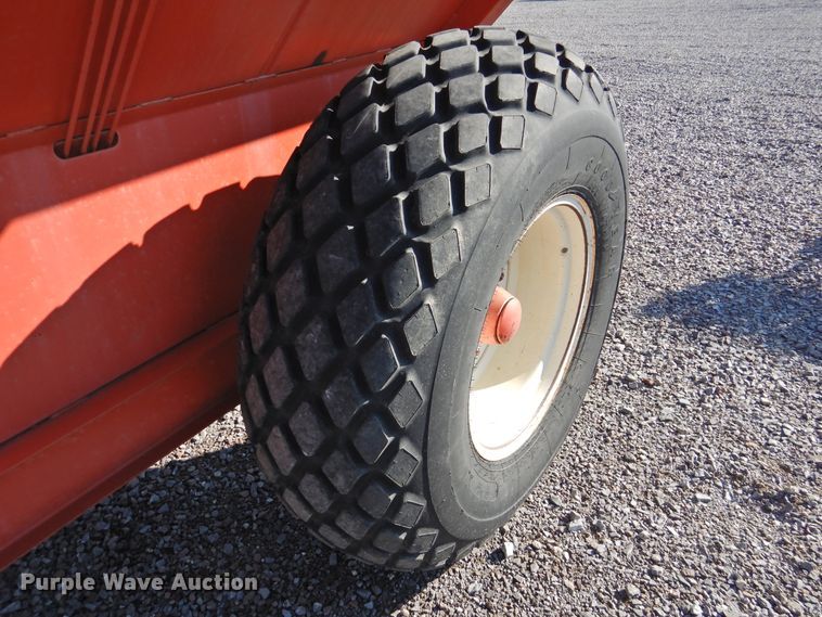 image for item DG1636 UFT 500SA  grain cart