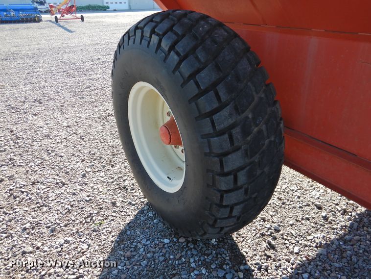 image for item DG1636 UFT 500SA  grain cart