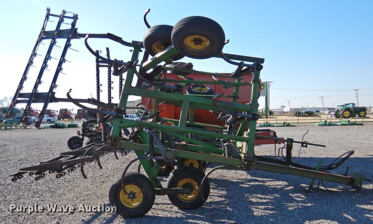 image for item DG1637 John Deere 610  chisel