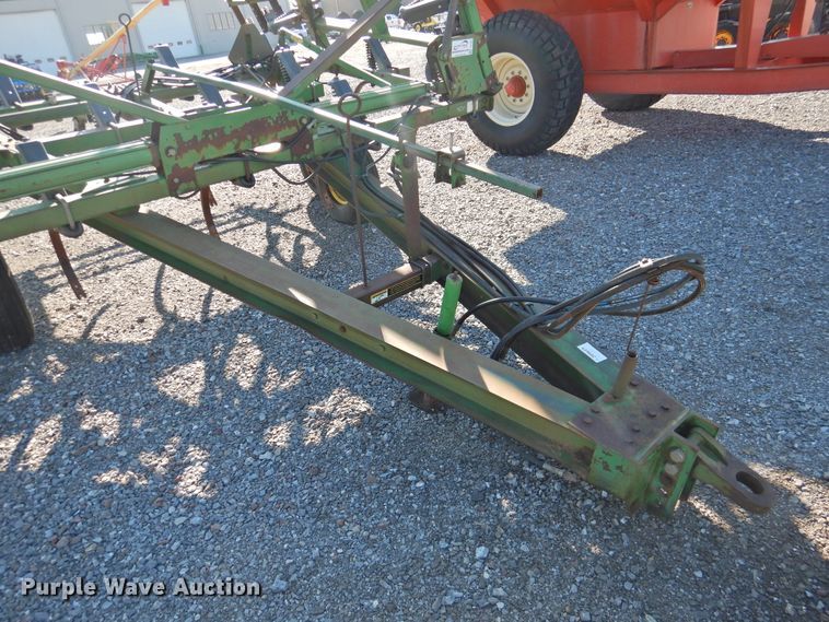 image for item DG1637 John Deere 610  chisel