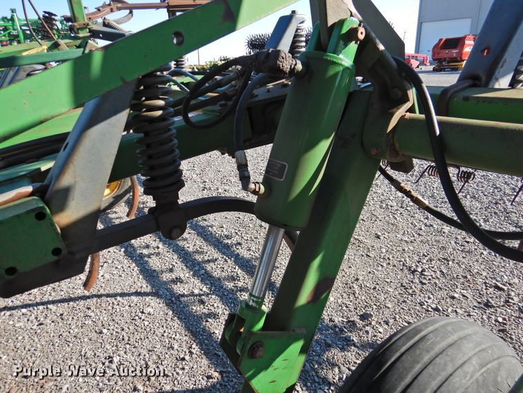 image for item DG1637 John Deere 610  chisel