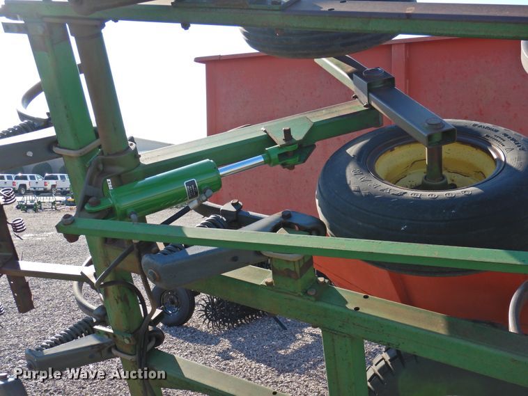 image for item DG1637 John Deere 610  chisel